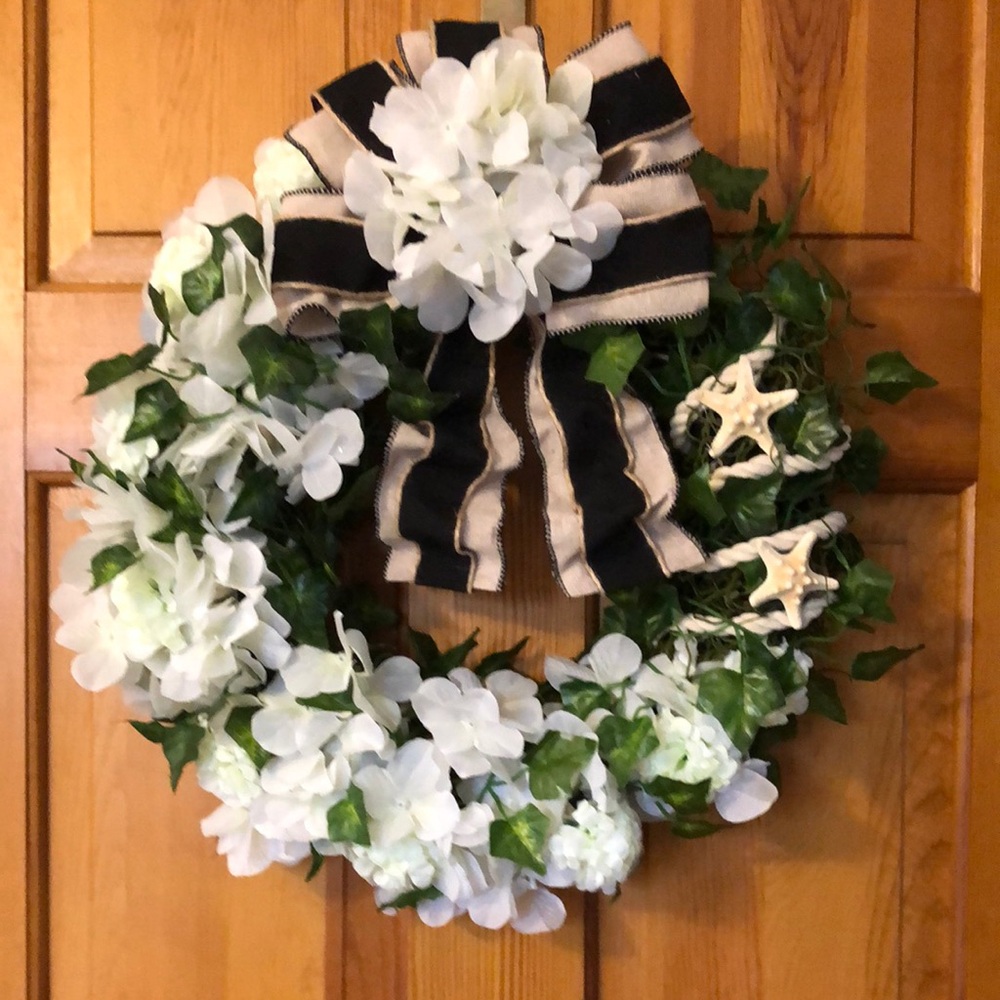 Wreath for Spring/Summer w/Hydrangeas, brown and tan bow, starfish and vines